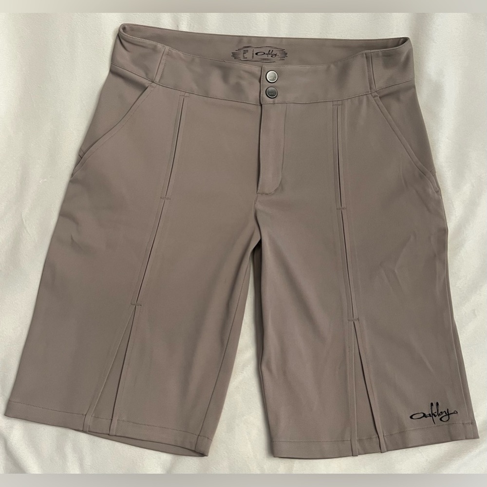 Oakley Women’s Size 8 Tan or Beige Casual Shorts